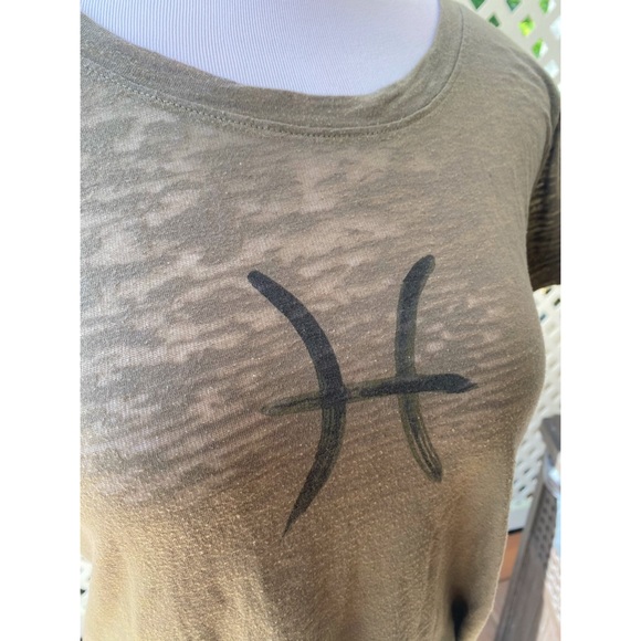 BCBG Pisces Tee Shirt - Picture 3 of 3